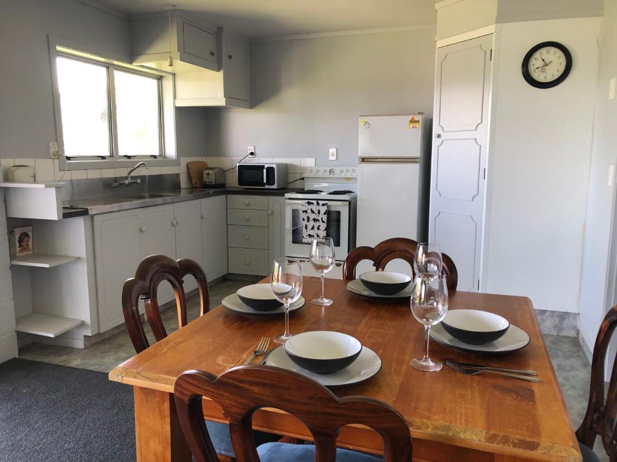 Gilmour Getaway Apartment Raglan Bagian luar foto