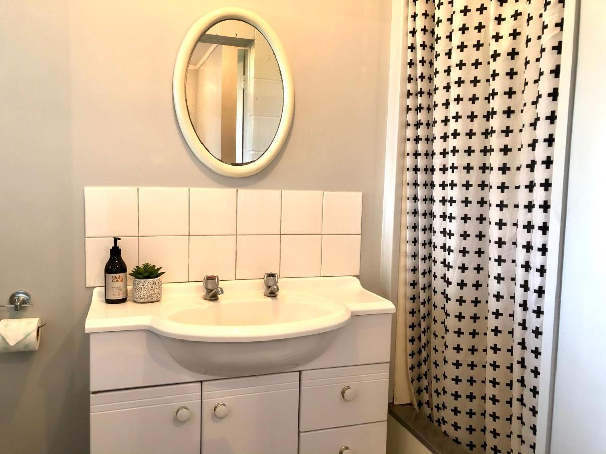 Gilmour Getaway Apartment Raglan Bagian luar foto