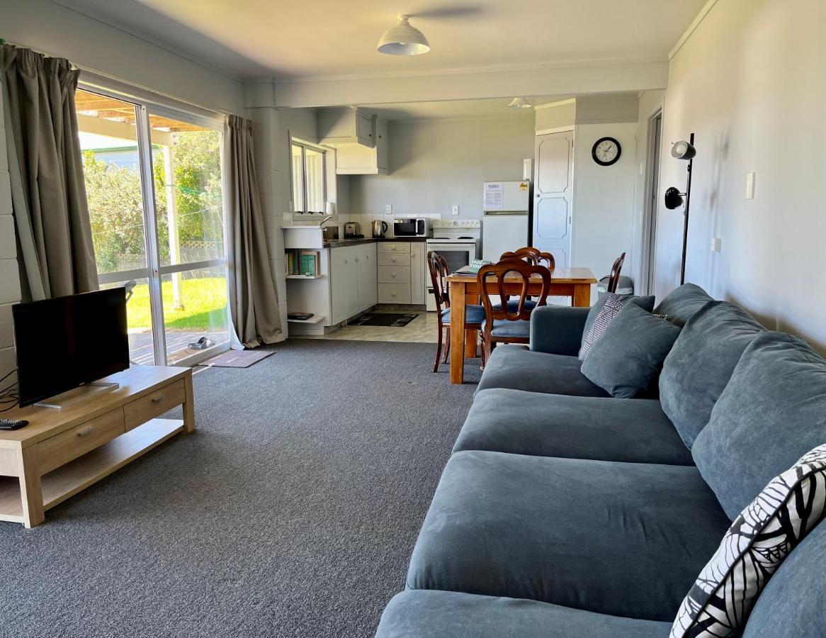 Gilmour Getaway Apartment Raglan Bagian luar foto